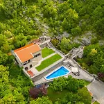 Blake\'S Villa