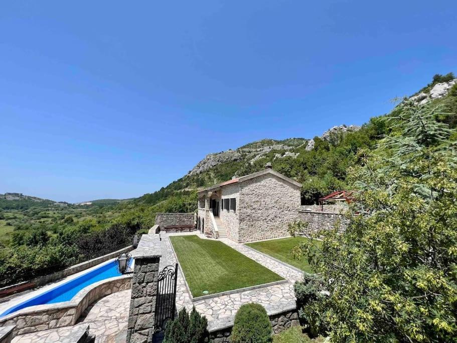 Blake's Villa *